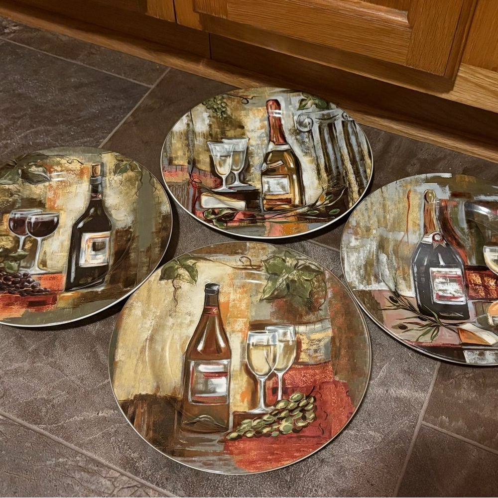 Sakura Wine-Themed Dinner Plate Set - Red, Cream, Green